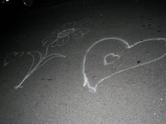 <span>Eine gemalte Liebeserklärung auf der Straße</span>