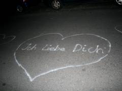 Eine gemalte Liebeserklärung auf der Straße