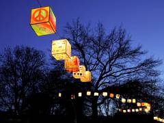 Lichtergalerie "Lichter des Respekts" im Lietzenseepark