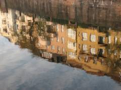 ... Charlottenburg gespiegelt ...im Wasser der Spree