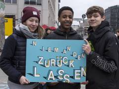 Berliner Schüler demonstrieren zum Weltwassertag / Foto © Frank Wecker