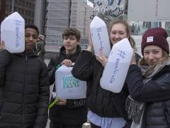 Berliner Schüler demonstrieren zum Weltwassertag / Foto © Frank Wecker